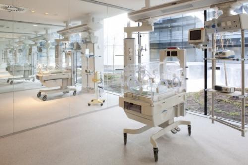 El recién nacido: los primeros 3 meses - Hospitales Puerta de Hierro